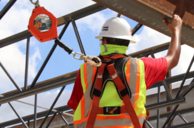 construction worker using a lanyard